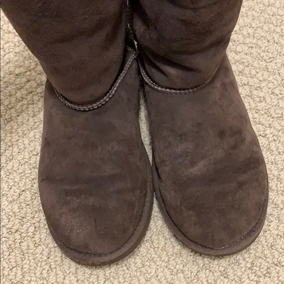 UGG Classic Boot - Picture 4 of 9